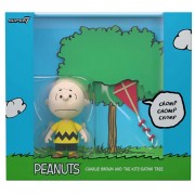 ReAction Figures - Peanuts - Charlie Brown And The Kite-Eating Tree (Diorama Box)