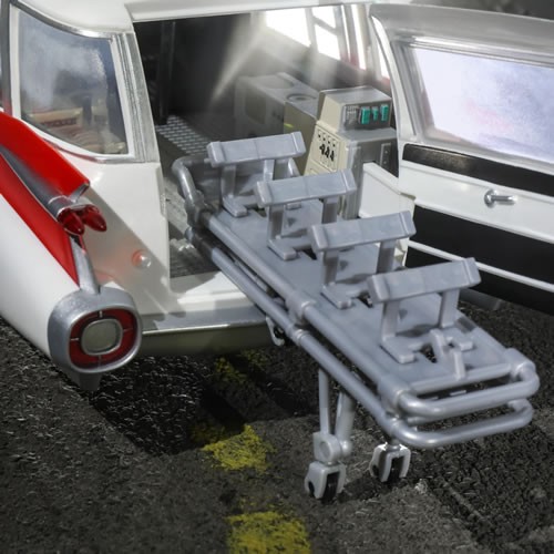 Ghostbusters Vehicles - Plasma Series - 1/18 Scale Ecto-1 (1984) - 5L00