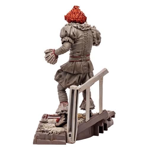 Movie Maniacs Figures - S04 - 6" Scale WB 100th Anniv-  Pennywise (It Chapter Two) Posed Figure
