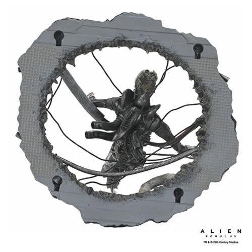 Alien: Romulus 7" Scale Figures - Deluxe Suspended Lab Xenomorph XX121
