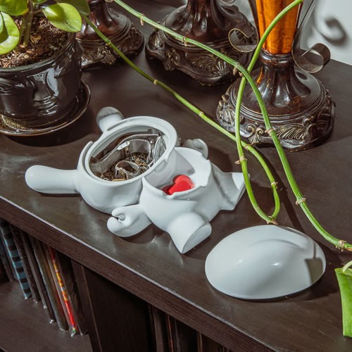 Dunny Ceramic Ashtrays - 5.5" L.I.E. (Love Isn't Easy) (PURE Edition)